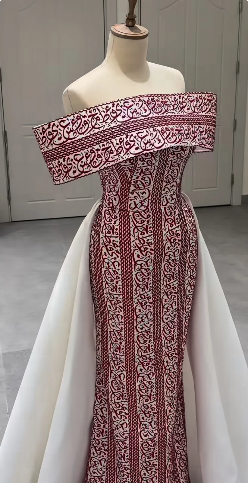فستان حنّة لون أبيض وأسود – 1096